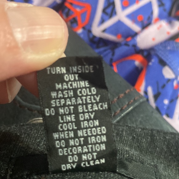 Magically flattering and functional miniskirt - Picture 7 of 7